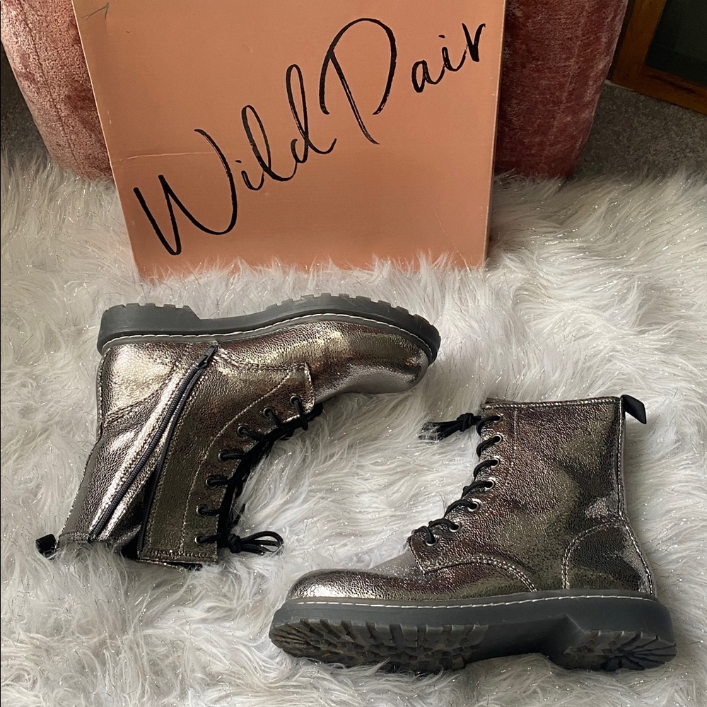 Brand name “Wild Pair,” a great pair of boots with a unique 
color.